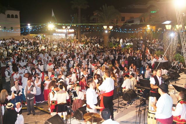 Tenerife turismo: vibra con la intensidad ritmos folclóricos como el baile de magos